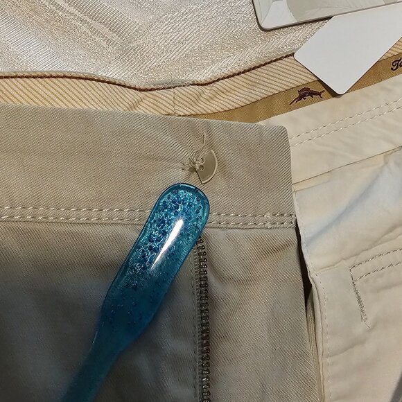 !!!NWT!!! Men’s Tommy Bahama Tan Shorts, 38 - Picture 12 of 12